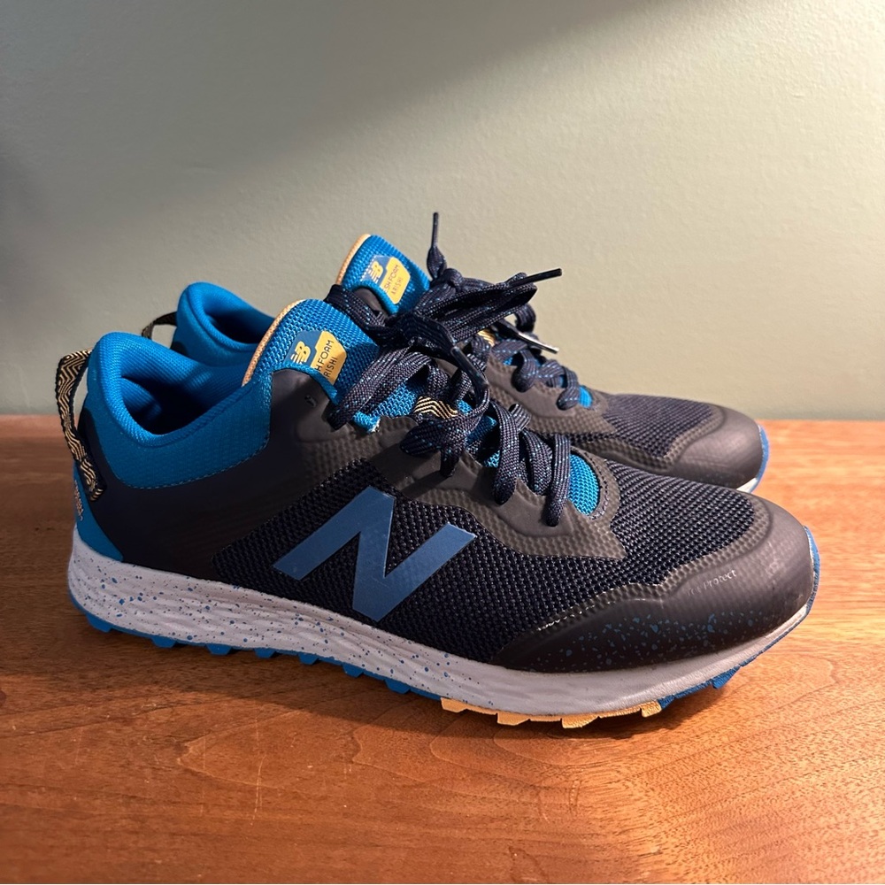Women’s New Balance Fresh Foam Arishi athletic casual shoe great condition blue